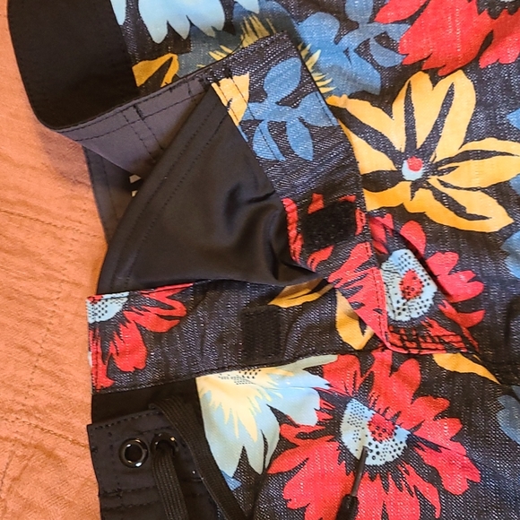 Mossimo supply Co. Men's size 28 board shorts - Picture 11 of 11